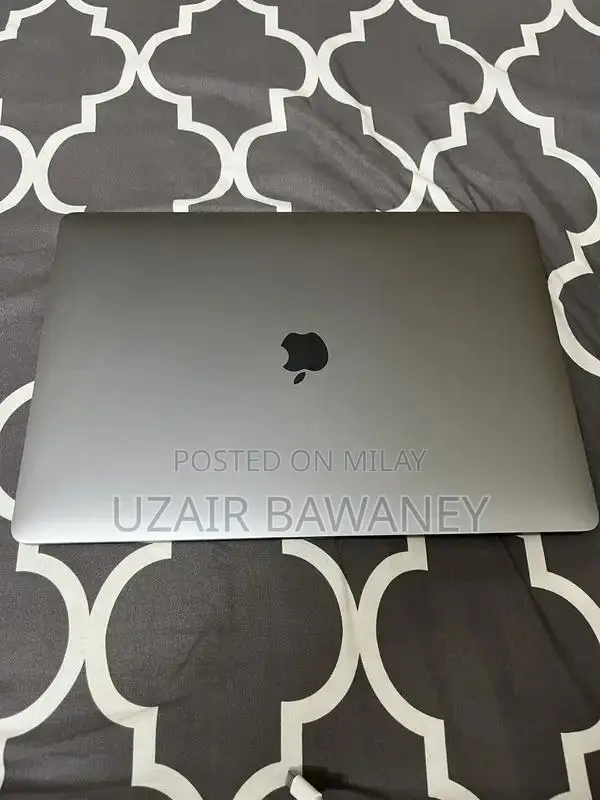 Apple MacBook Pro 15.4" 2018 Retina Core i7 High-Performance Laptop