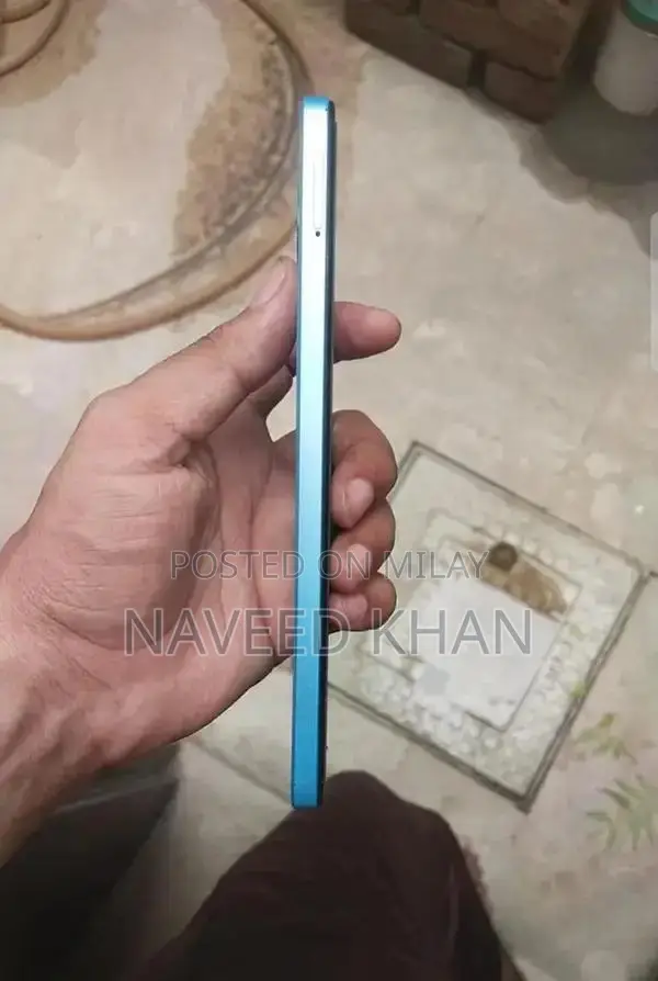 Compact Smartphone with Multiple Connectivity Options