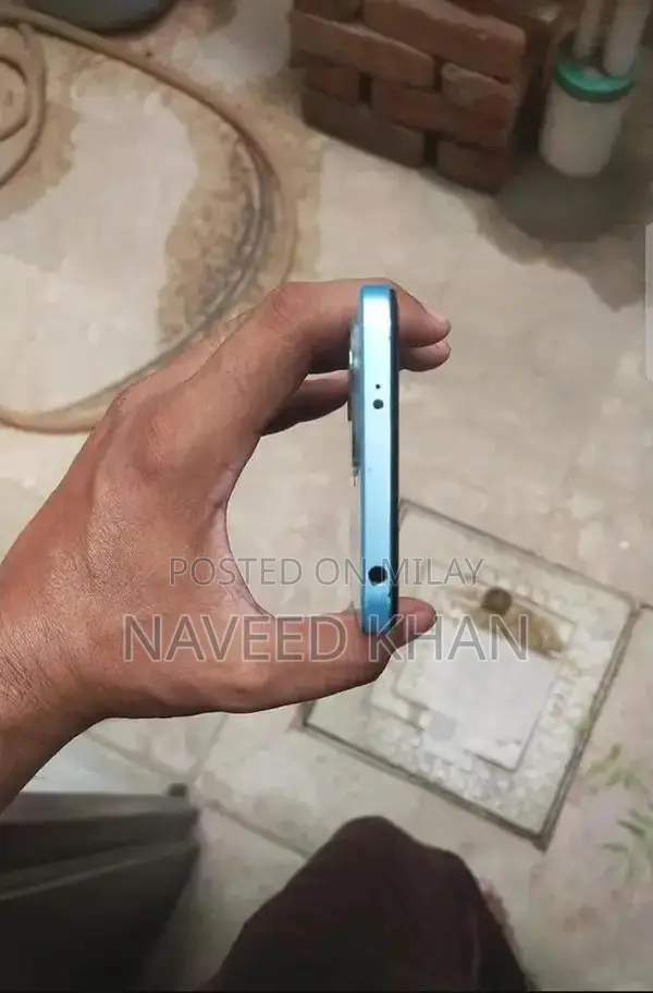 Compact Smartphone with Multiple Connectivity Options