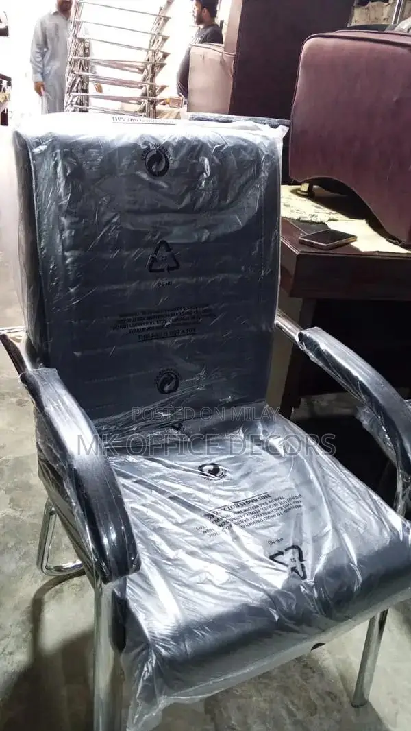 Comfortable Steel Frame Visitor Chair with Reclining Back