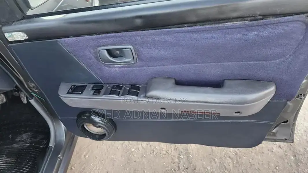 Daihatsu Coure 2005 Metallic Silver Compact Hatchback