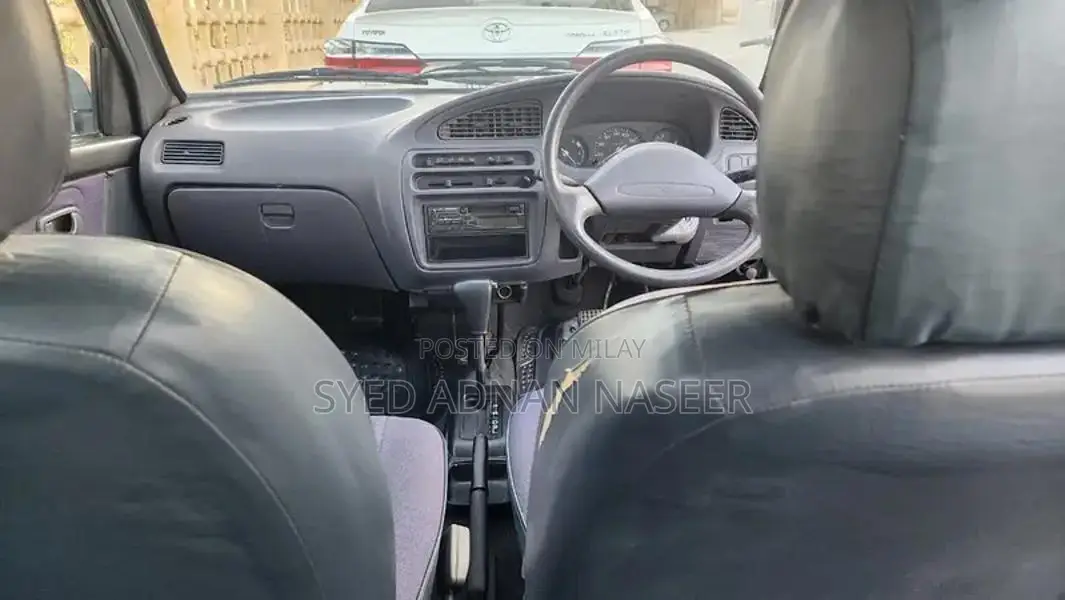 Daihatsu Coure 2005 Metallic Silver Compact Hatchback