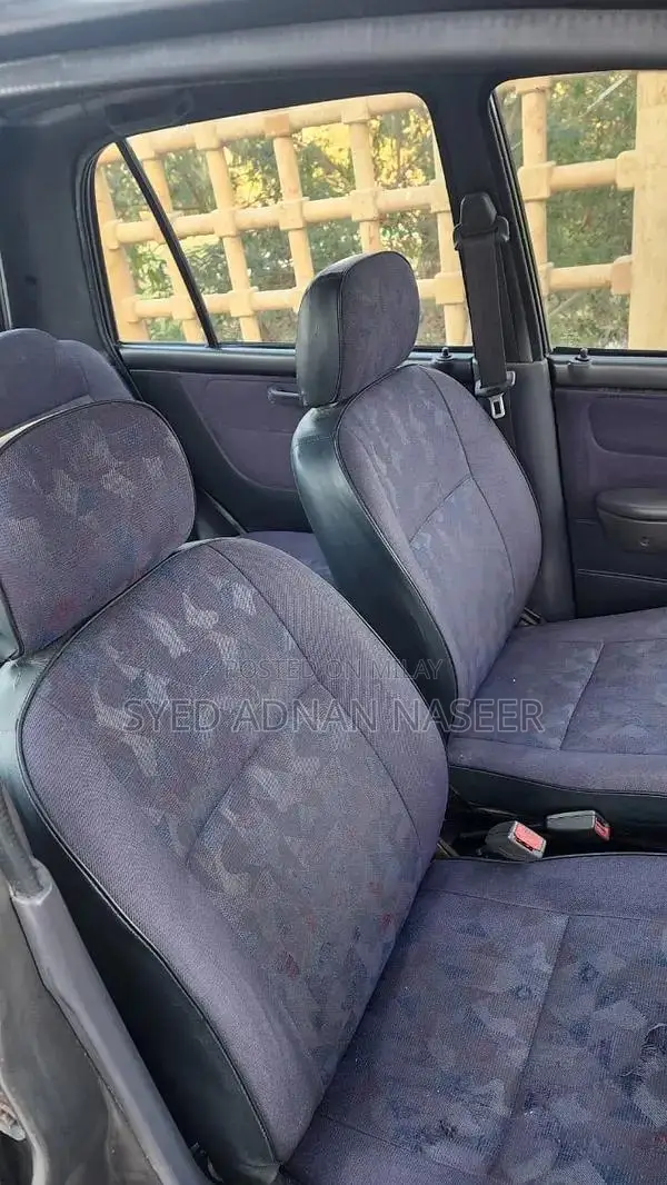 Daihatsu Coure 2005 Metallic Silver Compact Hatchback