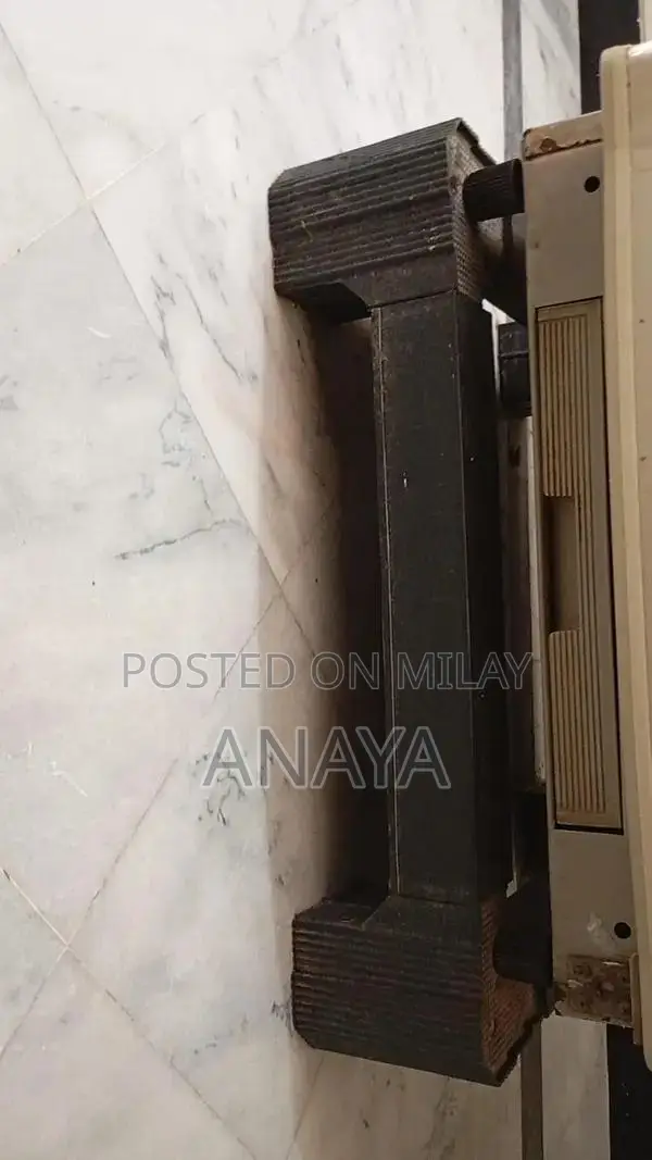 Energy-Efficient Kitchen Refrigerator with Multiple Storage Compartmen