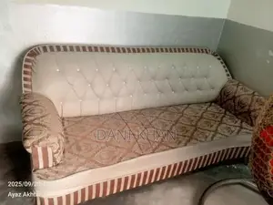 Photo - 5 seter sofa new condition