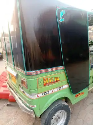 Asian Rikshwaaa Vehicle with Multiple Engine Options
