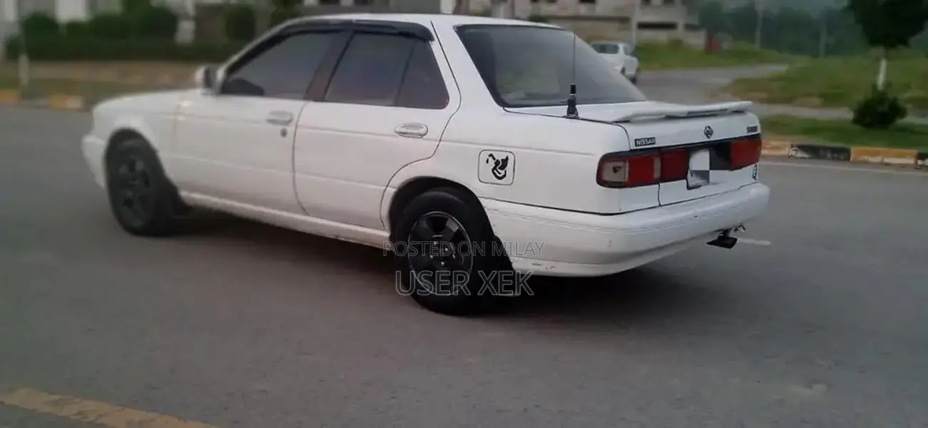 Nissan Sunny B13 Saloon - London Import 1992/93