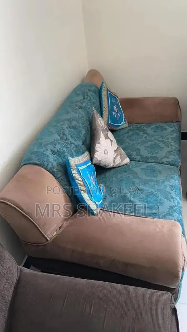 Comfortable Living Room Sofa Set: 3-Seater and 2-Seater