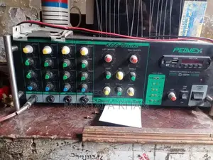 Photo - peavey amplifier