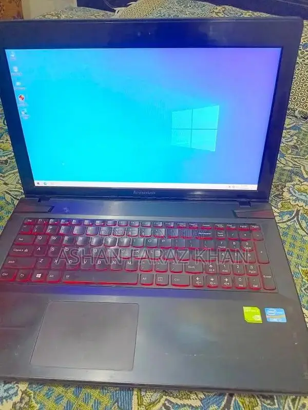 Lenovo IdeaPad Y500 Gaming Laptop with High Performance Specs