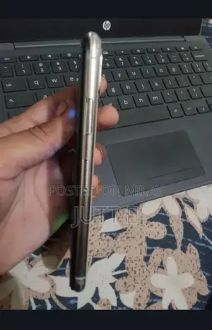 Apple iPhone XS 64GB Smartphone with Good Battery Health