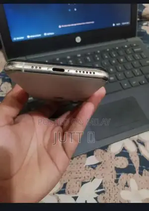 Apple iPhone XS 64GB Smartphone with Good Battery Health