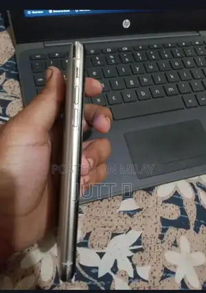 Apple iPhone XS 64GB Smartphone with Good Battery Health