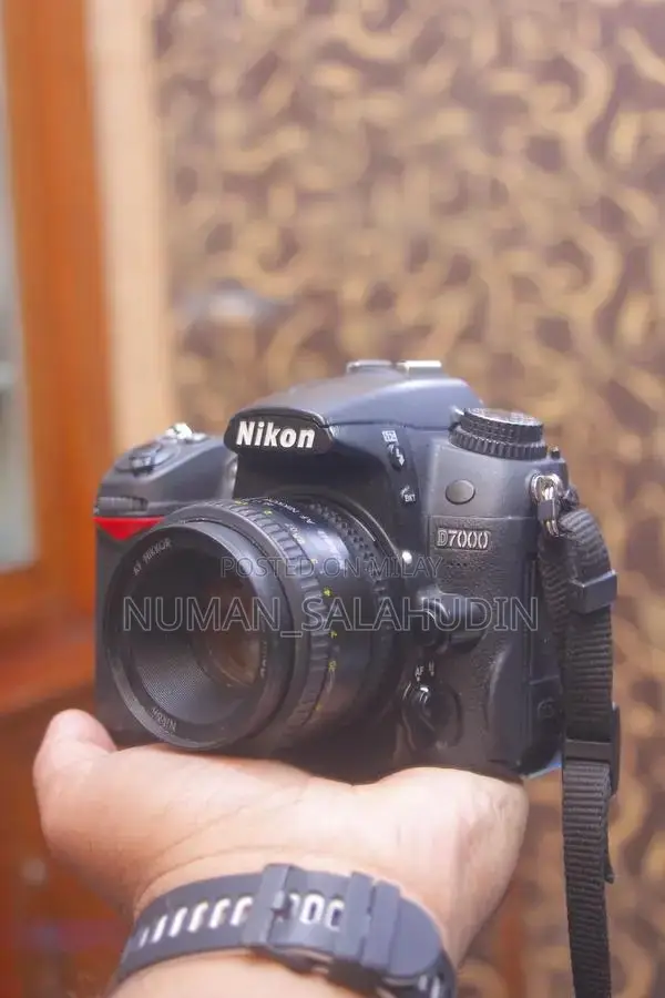 Nikon D7000 16MP DSLR Camera with 50mm f/1.8 Portrait Lens
