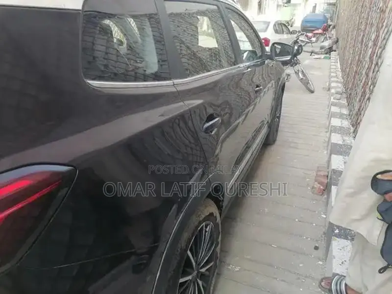 Urban-Friendly SUV Crossover - Single Owner Company Vehicle