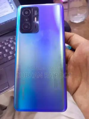 Mobil all oka Hy koi masla nhi just light sa shide Hy but night mood p