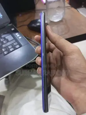 Mobil all oka Hy koi masla nhi just light sa shide Hy but night mood p