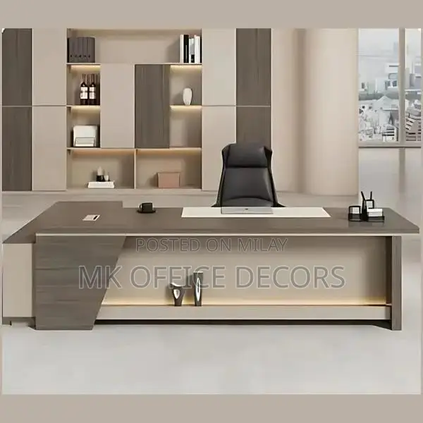 Executive Modern Office Desk - Spacious Workspace Solution