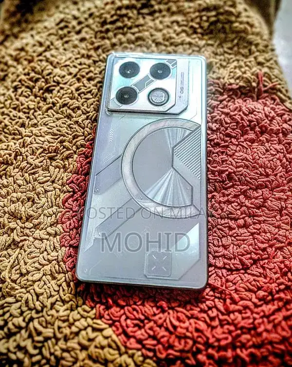 Gaming Smartphone with High-Performance Camera and Display