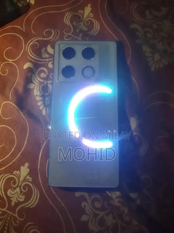 Gaming Smartphone with High-Performance Camera and Display