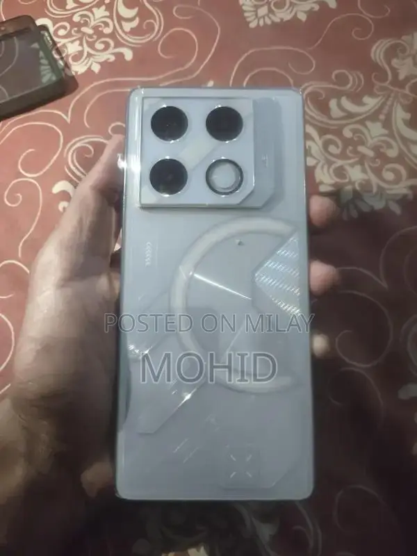 Gaming Smartphone with High-Performance Camera and Display