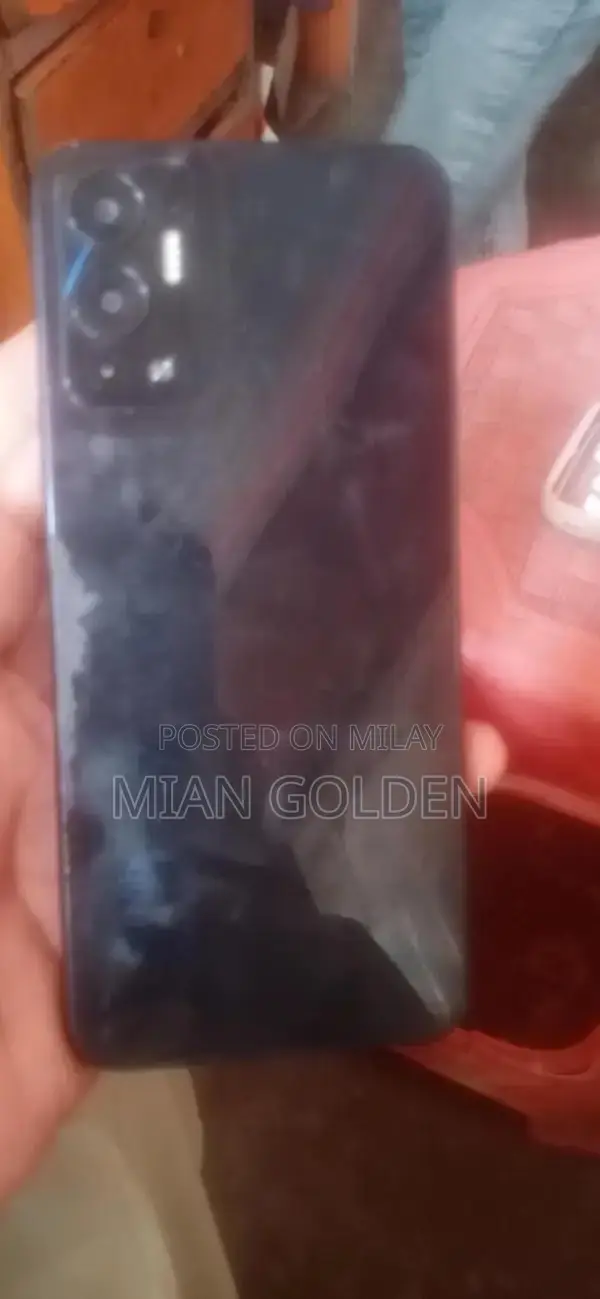 6gb 128 gb mobil open ni hova h bikul saaf h chargar h sath m