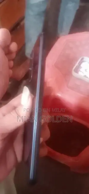 6gb 128 gb mobil open ni hova h bikul saaf h chargar h sath m