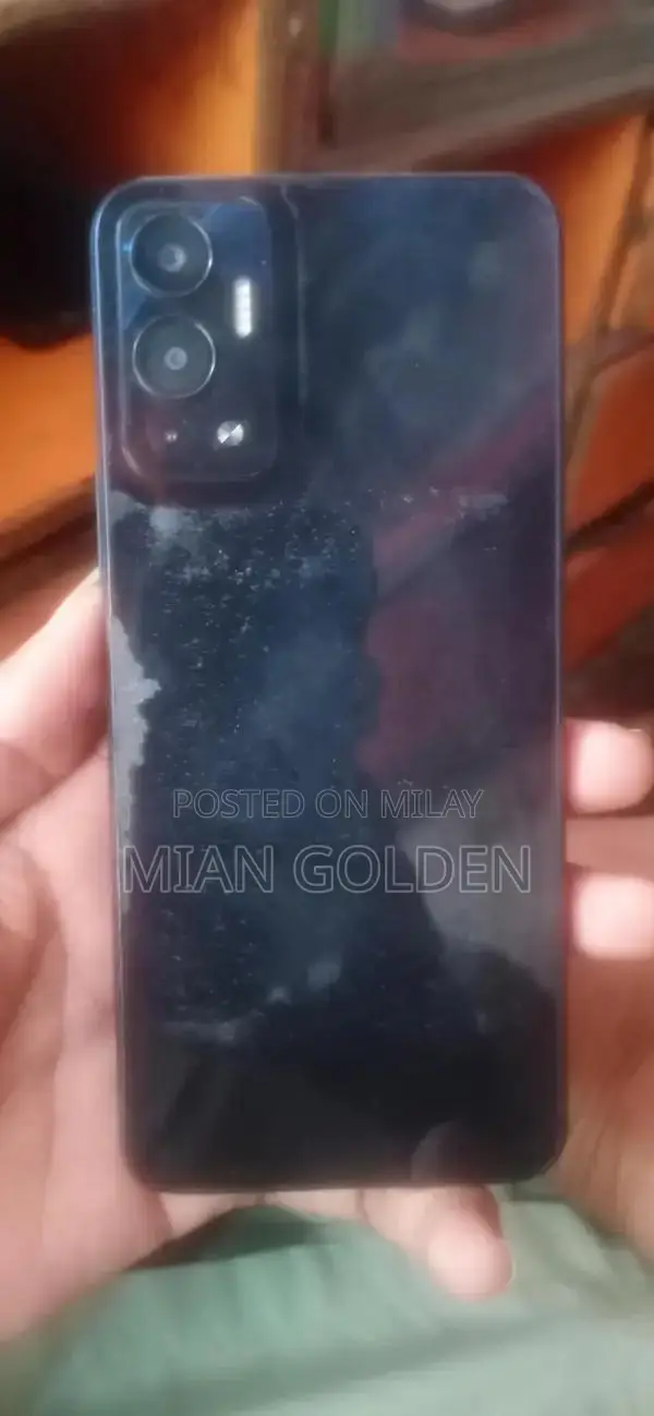 6gb 128 gb mobil open ni hova h bikul saaf h chargar h sath m