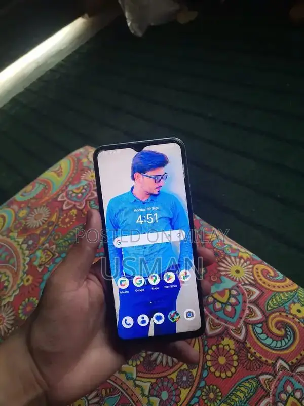 Mobile Smartphone with Original Box and Camera