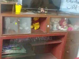 Classic Wooden Showcase with Original Wood Craftsmanship