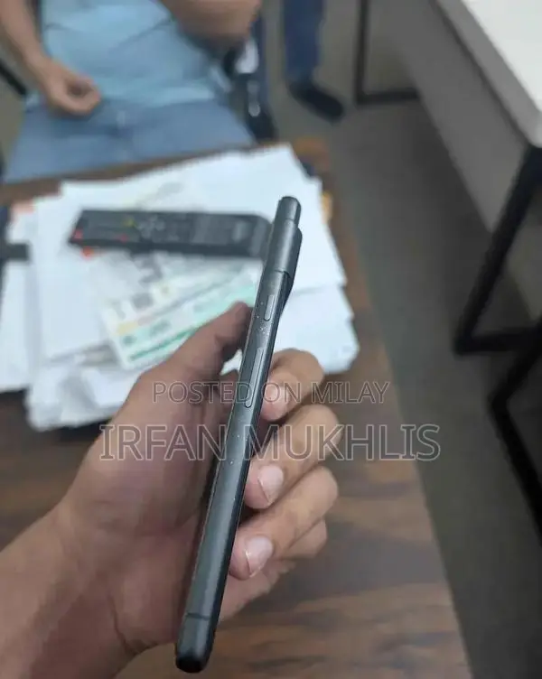 Google Pixel 7 - Premium Smartphone with Advanced Camera System