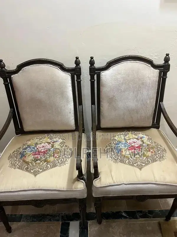 2 long chairs , 2 wooden chairs