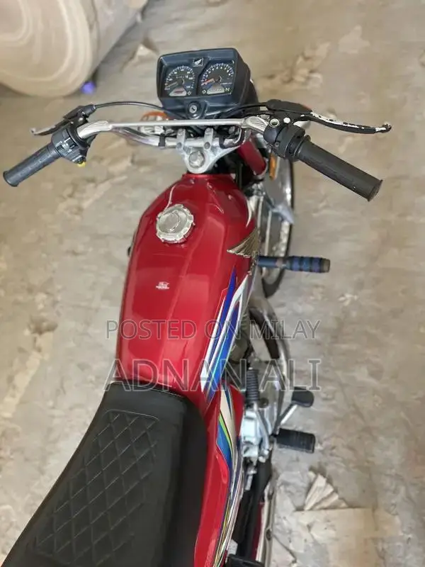 Honda CG125 Motorcycle - Pristine Condition Urban Commuter