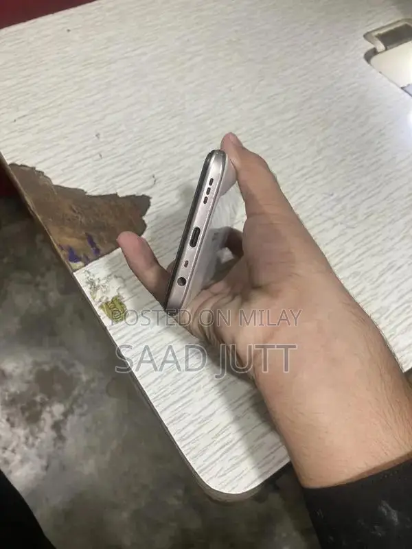 Oppo A5 Smartphone - Smooth Performance Compact Design