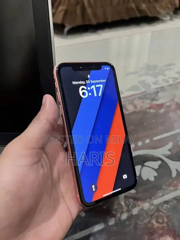 iPhone XR 64GB Smartphone - Excellent Condition