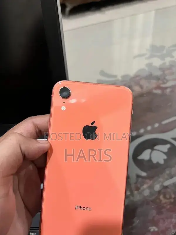 iPhone XR 64GB Smartphone - Excellent Condition