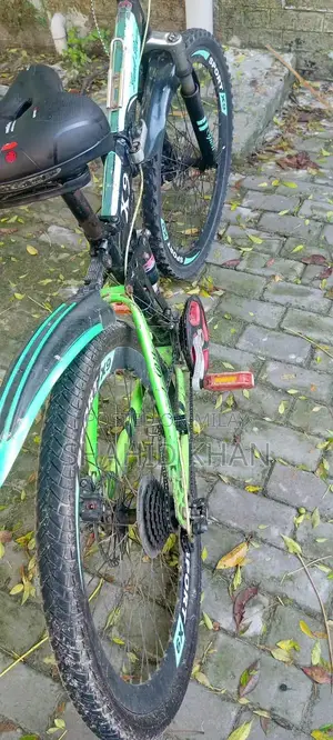 Photo - Compact Folding Bicycle - Perfect for Urban Commuting