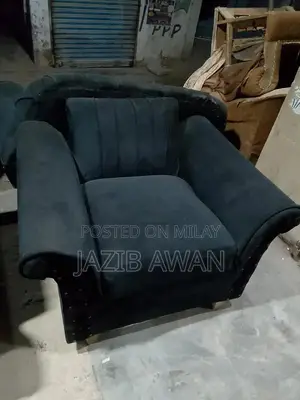 Photo - 7 seater sofa sets in black colour