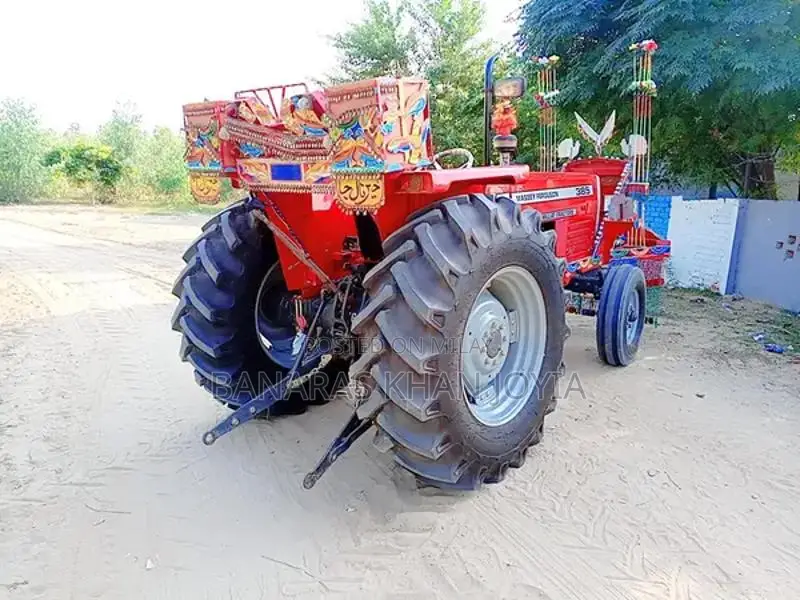 Massey Ferguson 385