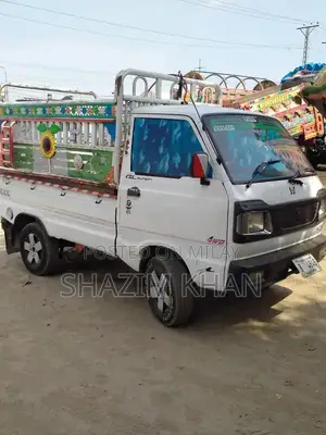 Photo - Versatile 4-Door Vehicle with Efficient Fuel Economy