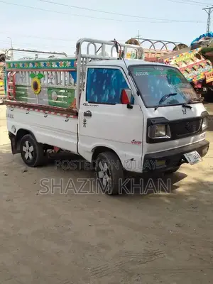 Versatile 4-Door Vehicle with Efficient Fuel Economy