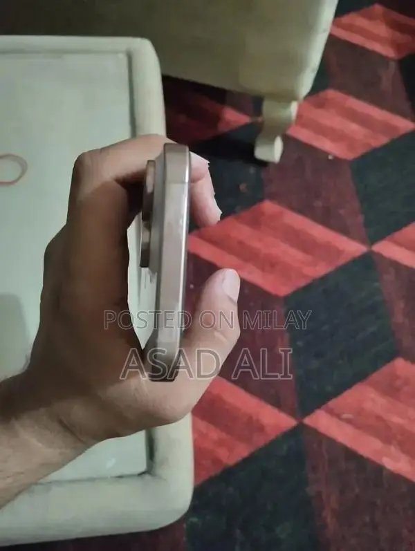 High-Performance Smartphone with Excellent Battery Health