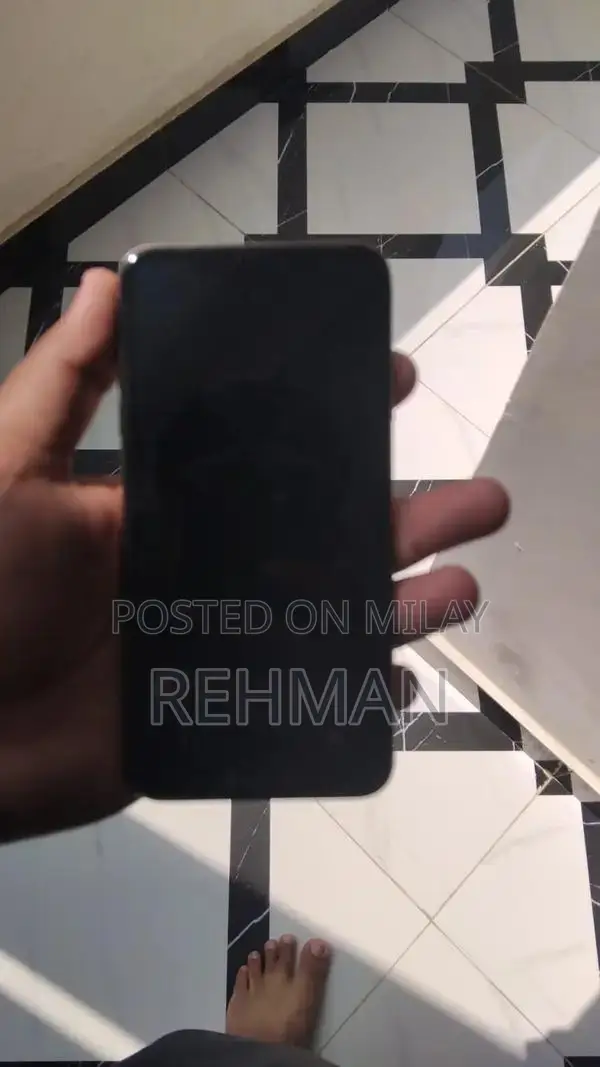 Iam selling my iphone xs max Pta approved