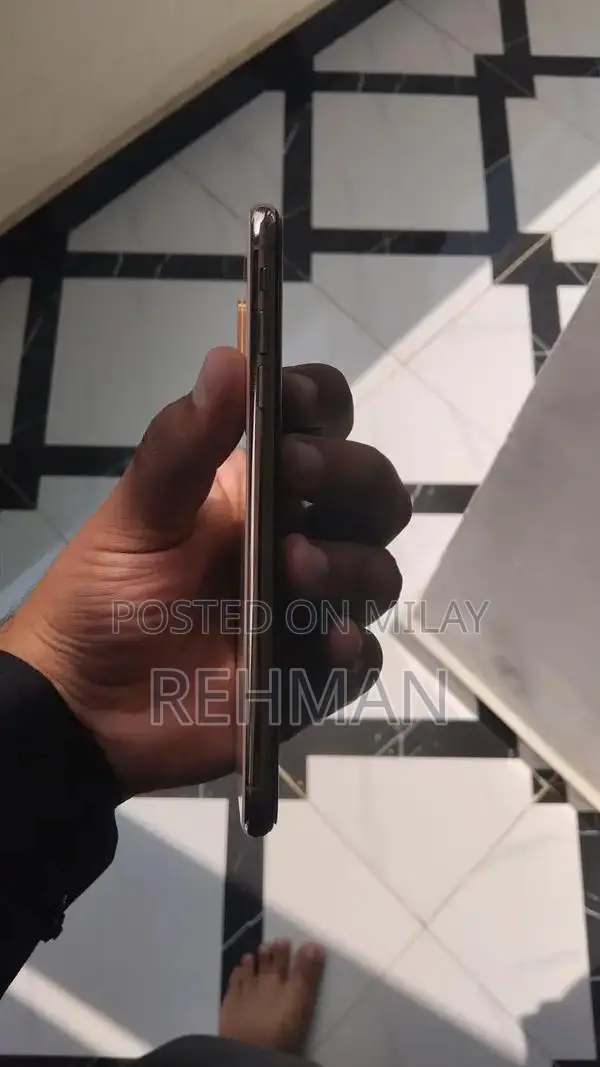 Iam selling my iphone xs max Pta approved