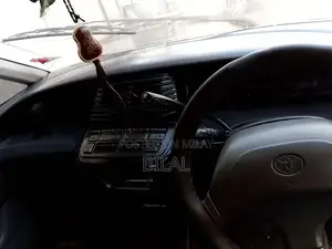 Photo - Toyota Estima Previa 7-Seater MPV Family Van