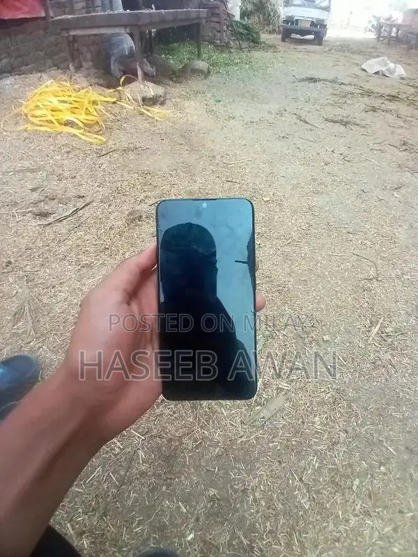 10x10 Mobile Device with Panel Change Technology