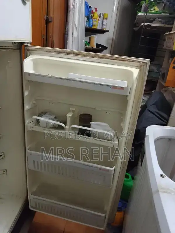 National Medium Off-White No-Frost Refrigerator with Freezer