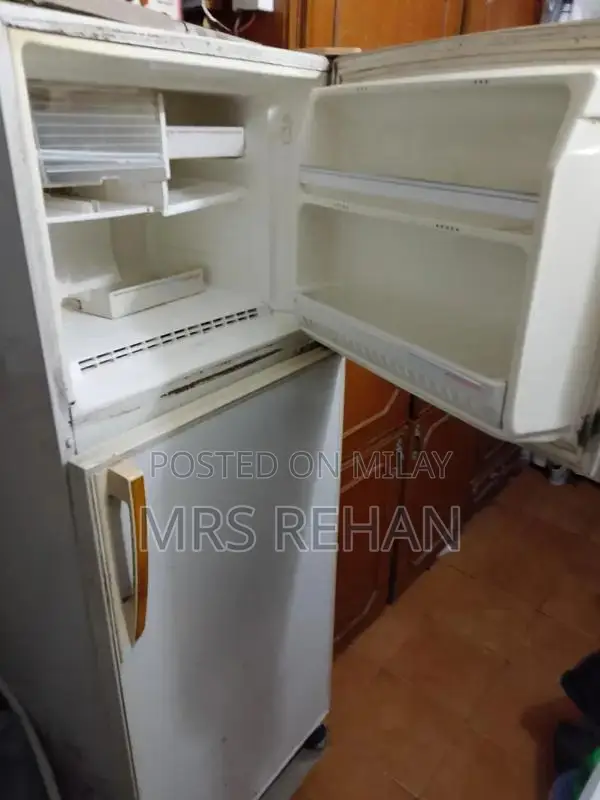 National Medium Off-White No-Frost Refrigerator with Freezer