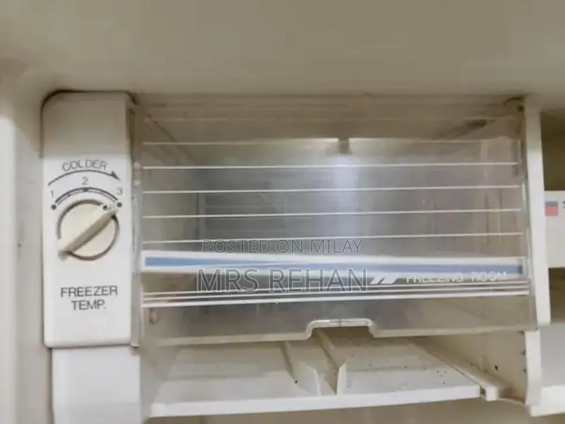 National Medium Off-White No-Frost Refrigerator with Freezer