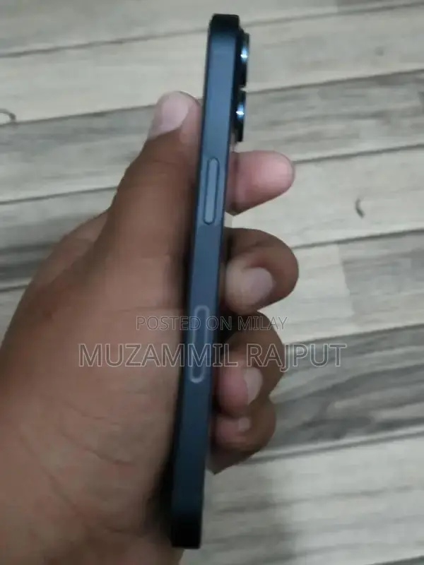 Apple iPhone 13 Smartphone - Black 128GB Excellent Condition